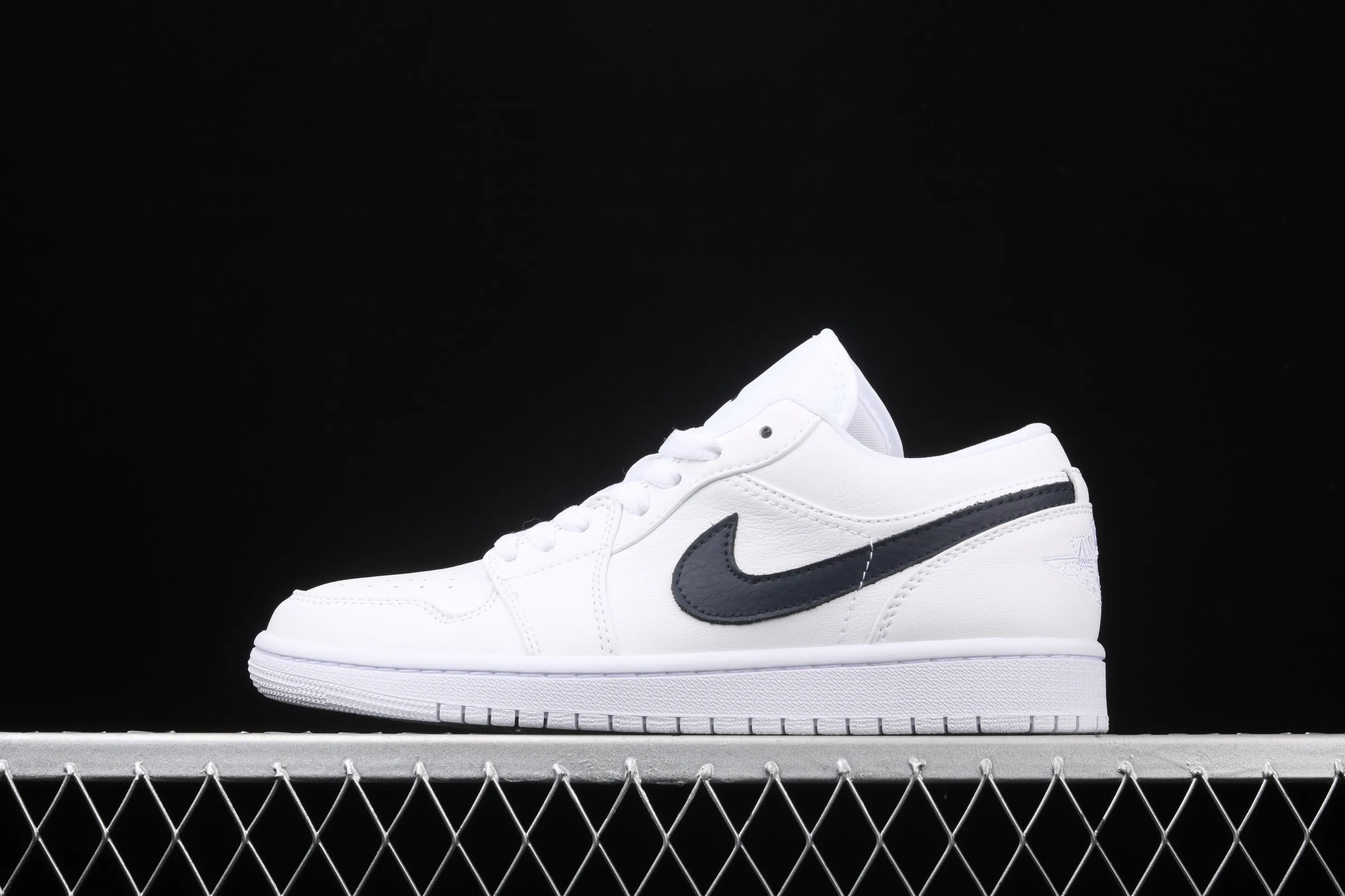 All categories Air Jordan Jordan series basketball shoes Air Jordan 1 Low New version Air Jordan 1 Low AJ1 Joe 1 low top leather cultural and leisure sports sneakers 553558-114